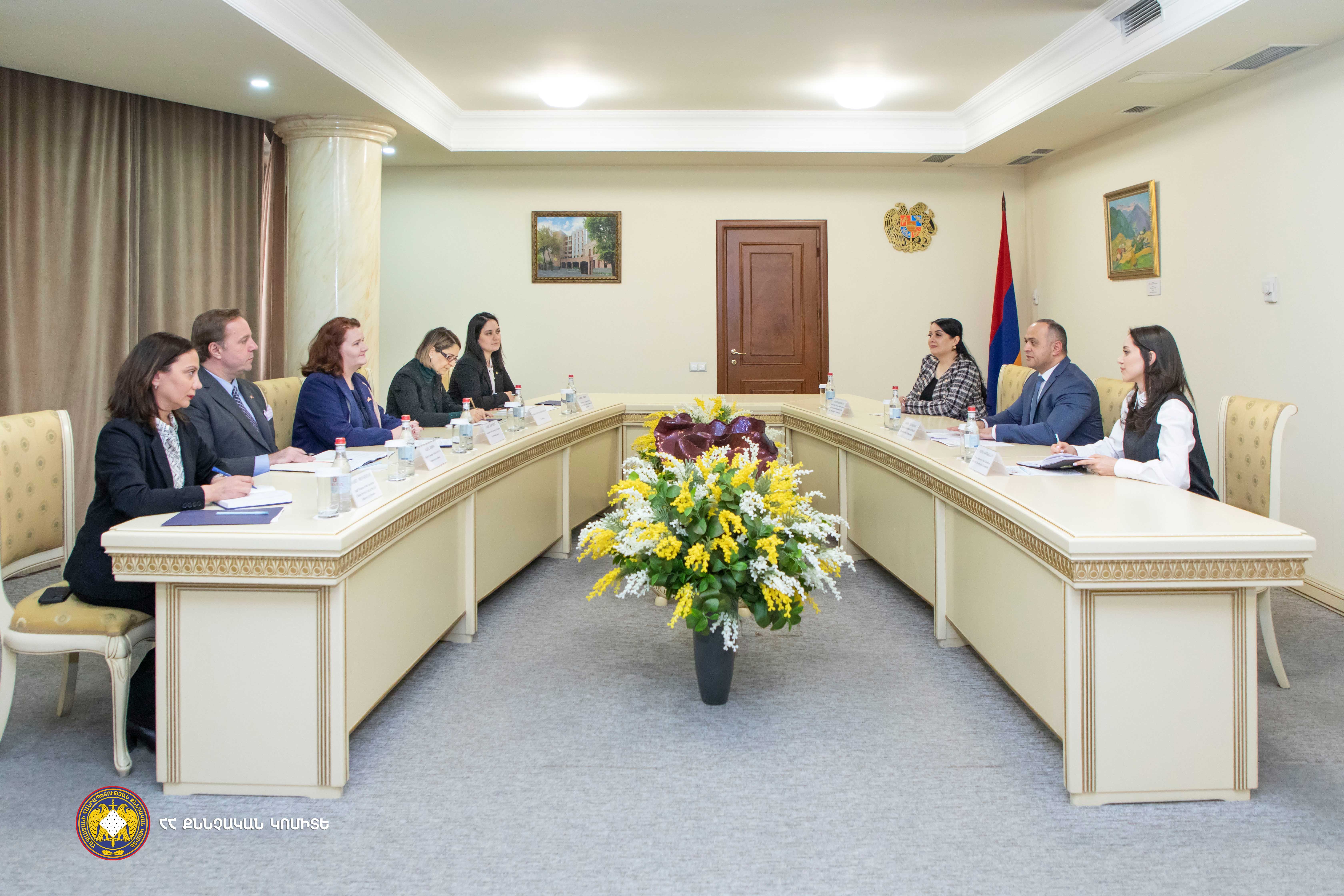 Քննչական կոմիտեի նախագահի տեղակալ Արսեն Այվազյանն ընդունել է ՀՀ-ում ԱՄՆ դեսպանատան հյուպատոսական բաժնի ղեկավարին